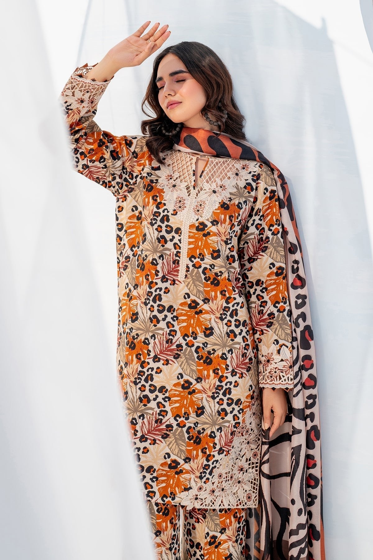 BAROQUE 3PC KARANDI PRINTED SHIRT WITH KARANDI PRINTED DUAPTTA AND TROUSER - 1702 - QQ
