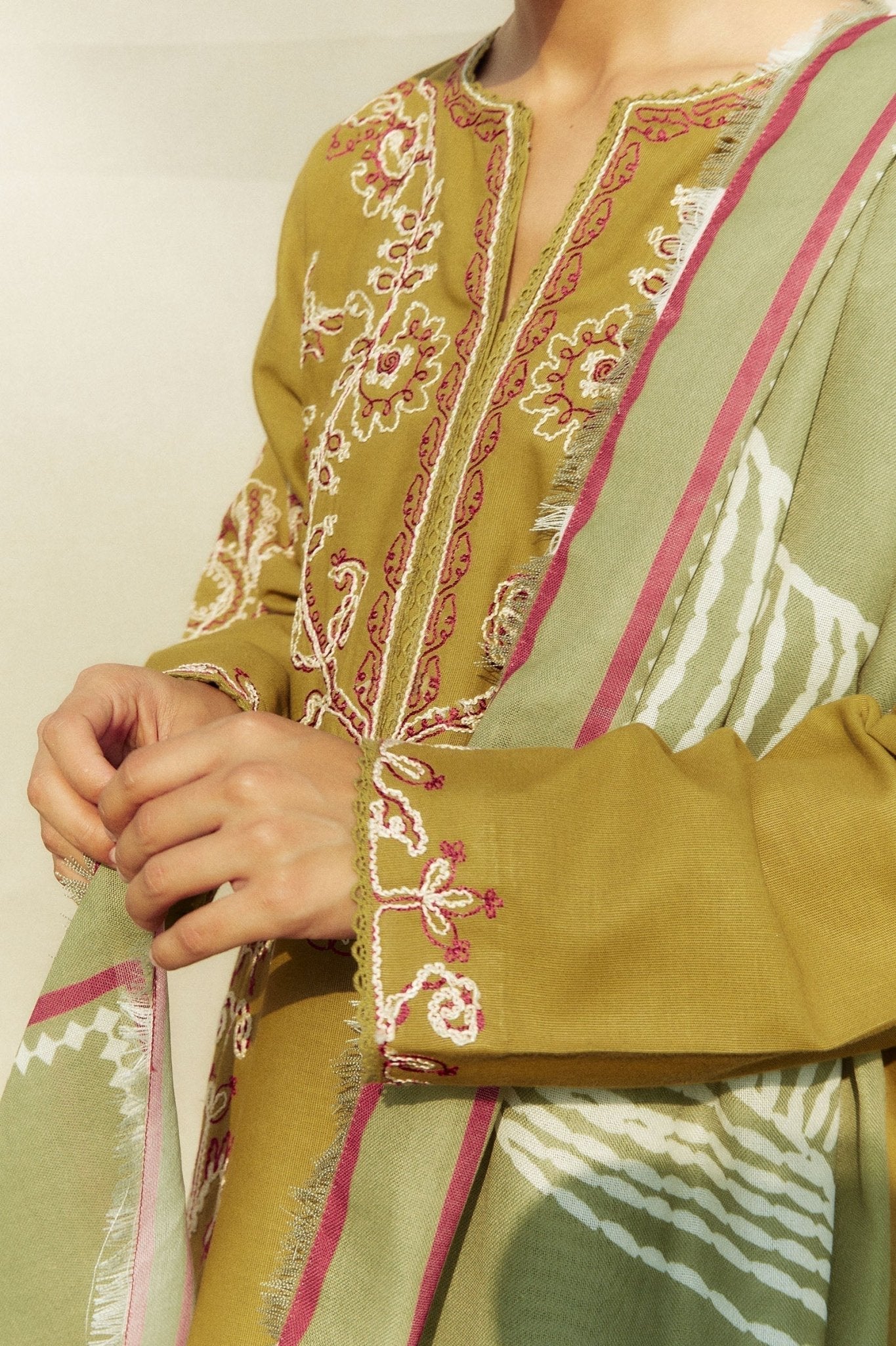 ZARA SHAHJAHAN 3PC Dhanak Embroidered Shirt With Digital Printed Shawl-271 - QQ