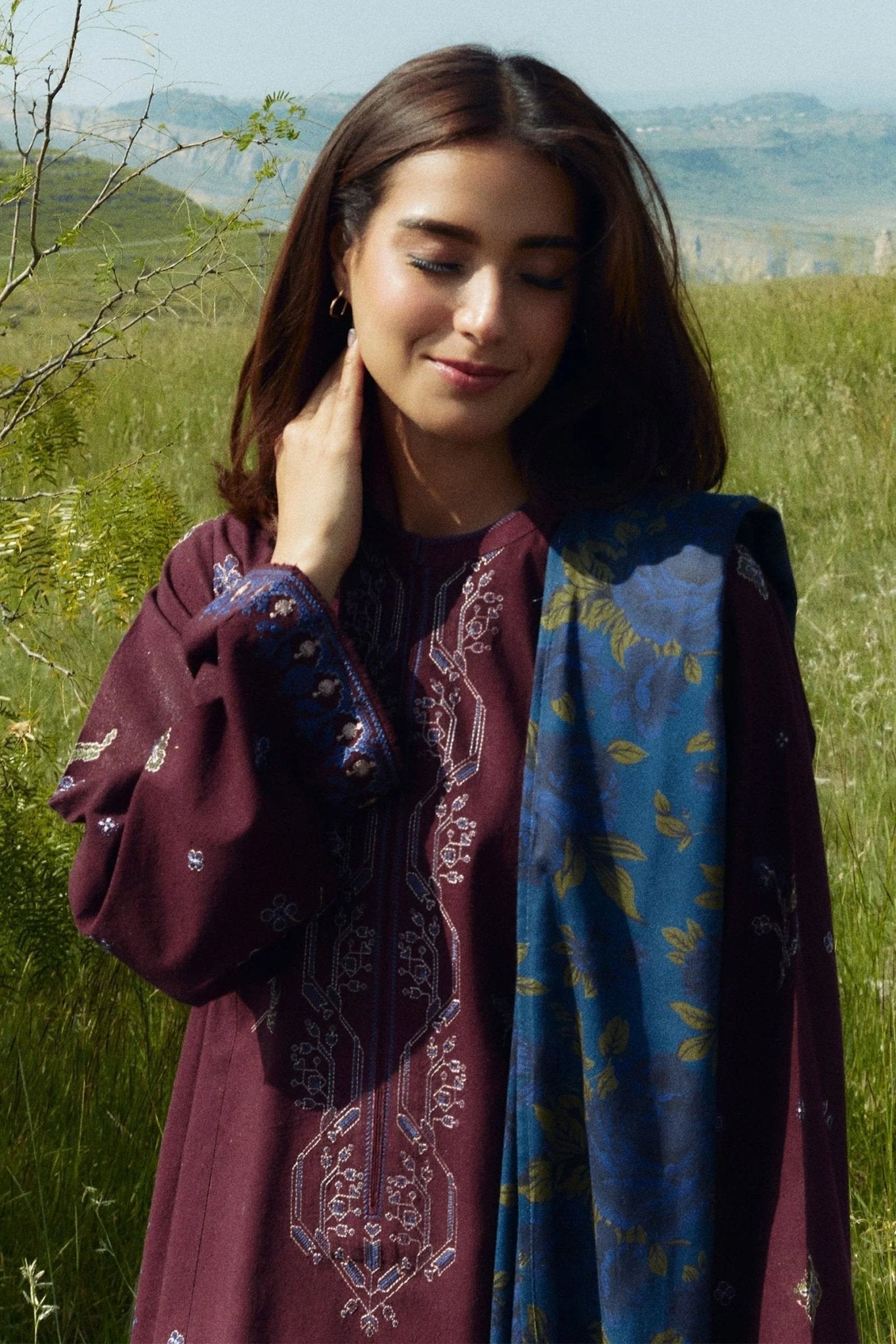 ZARA SHAHJAHAN 3PC Dhanak Embroidered Shirt With Digital Printed Shawl-274 - QQ