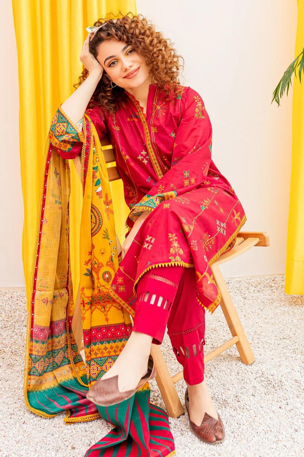 3PC LAWN EMBROIDERED Q662