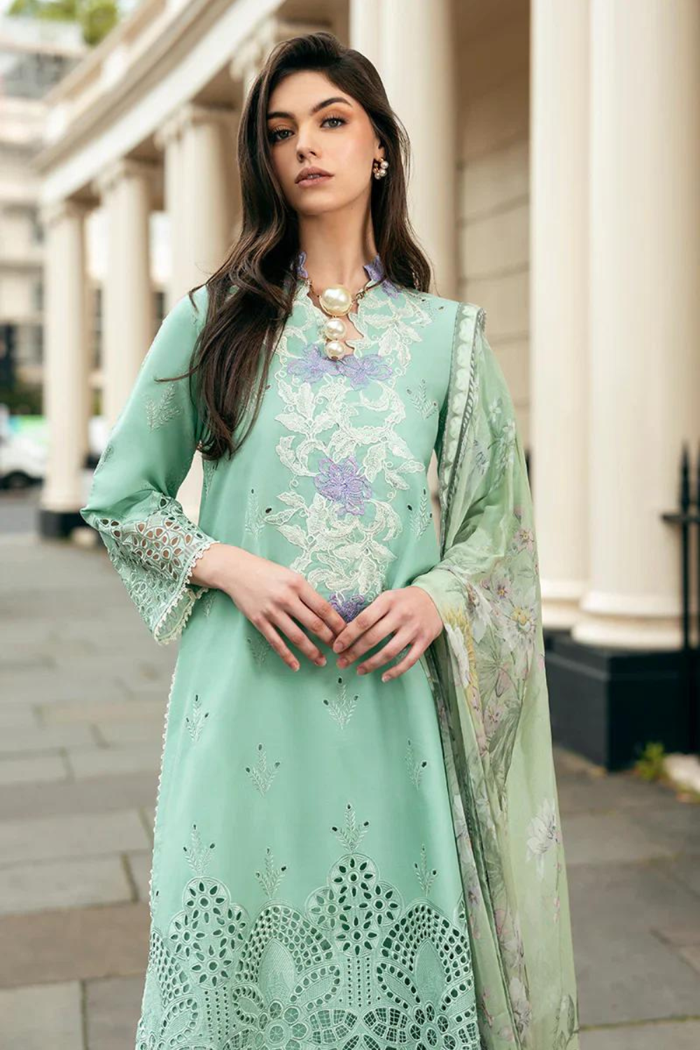 3pc lawn Embroidered Q656