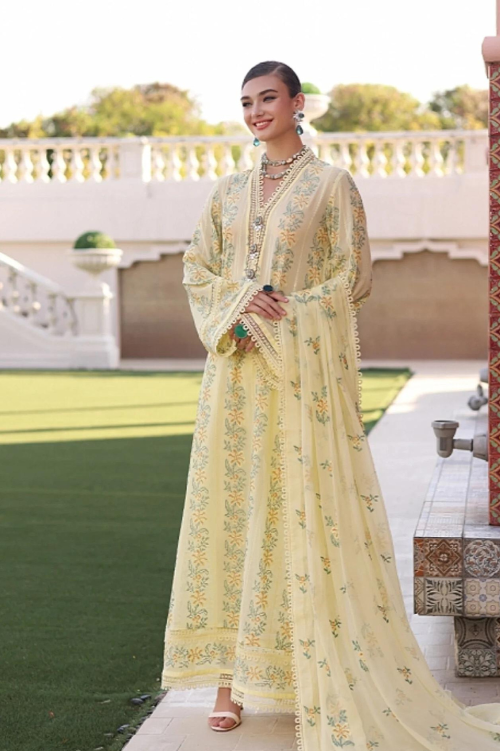 3PC LAWN EMBROIDERED Q616