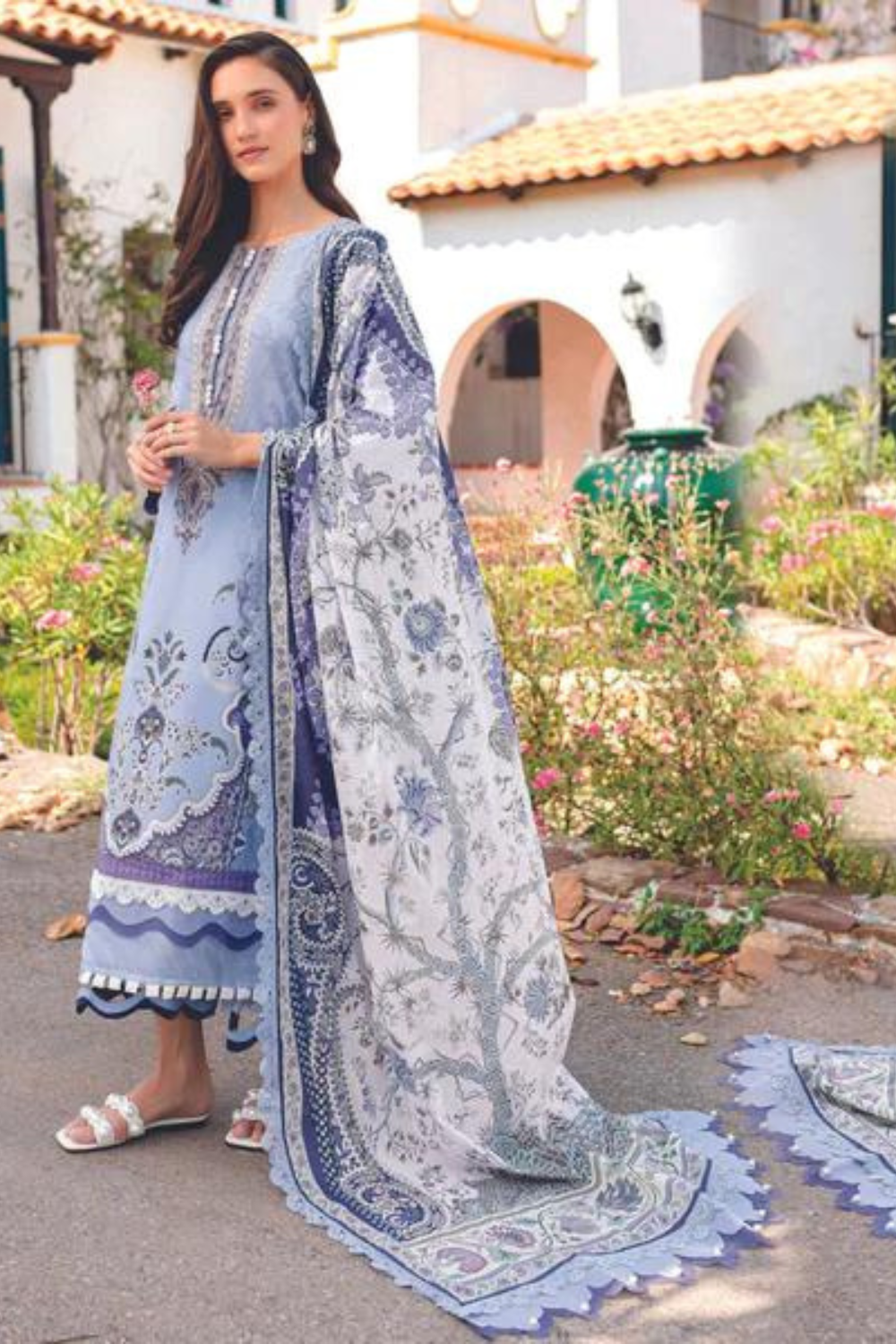 Lawn 3PC Embroidered Q490