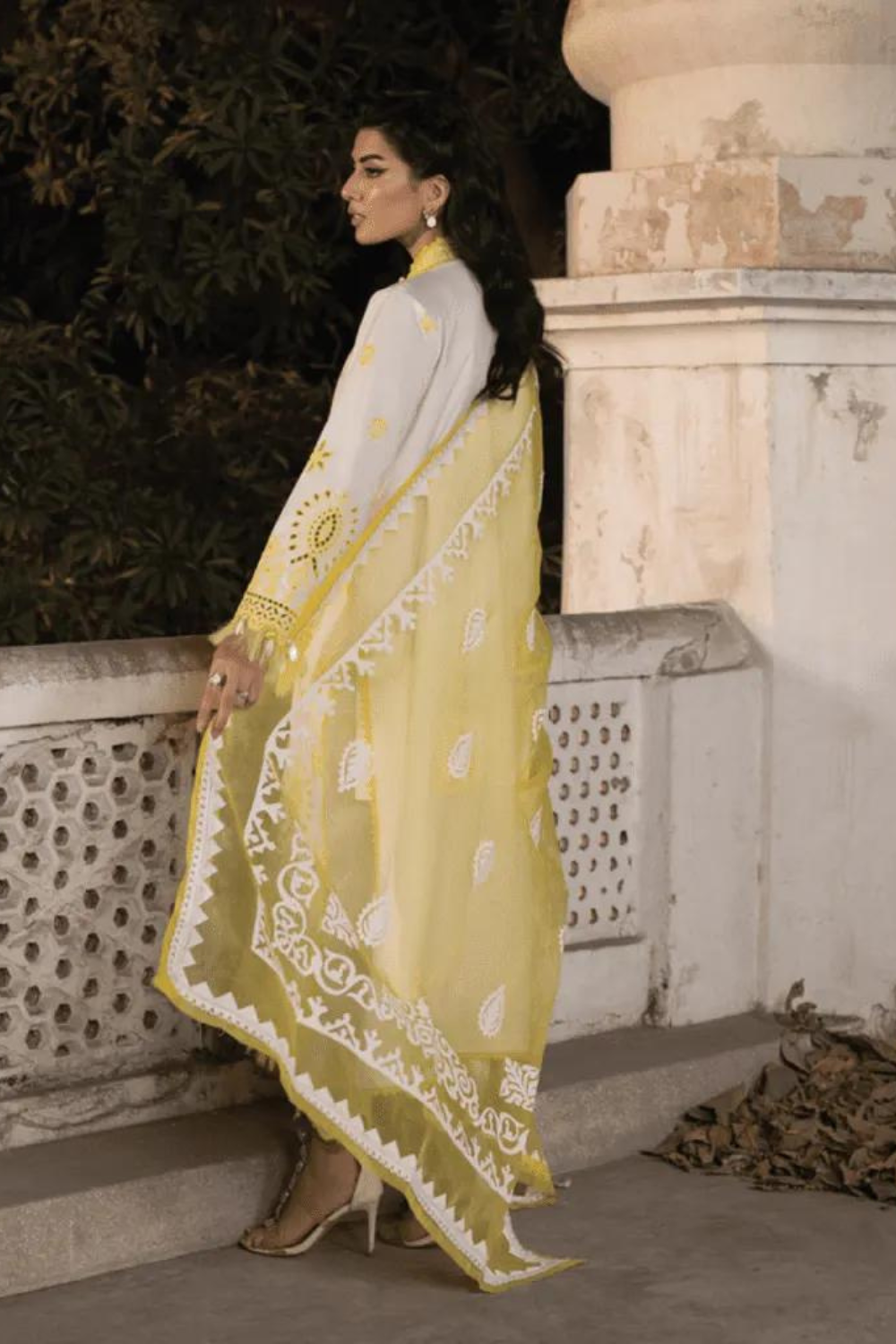 3PC LAWN EMBROIDERED Q526