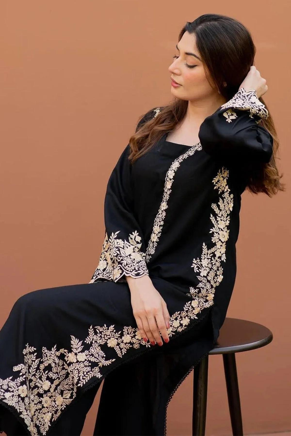 2PC LAWN EMBROIDERED Q487