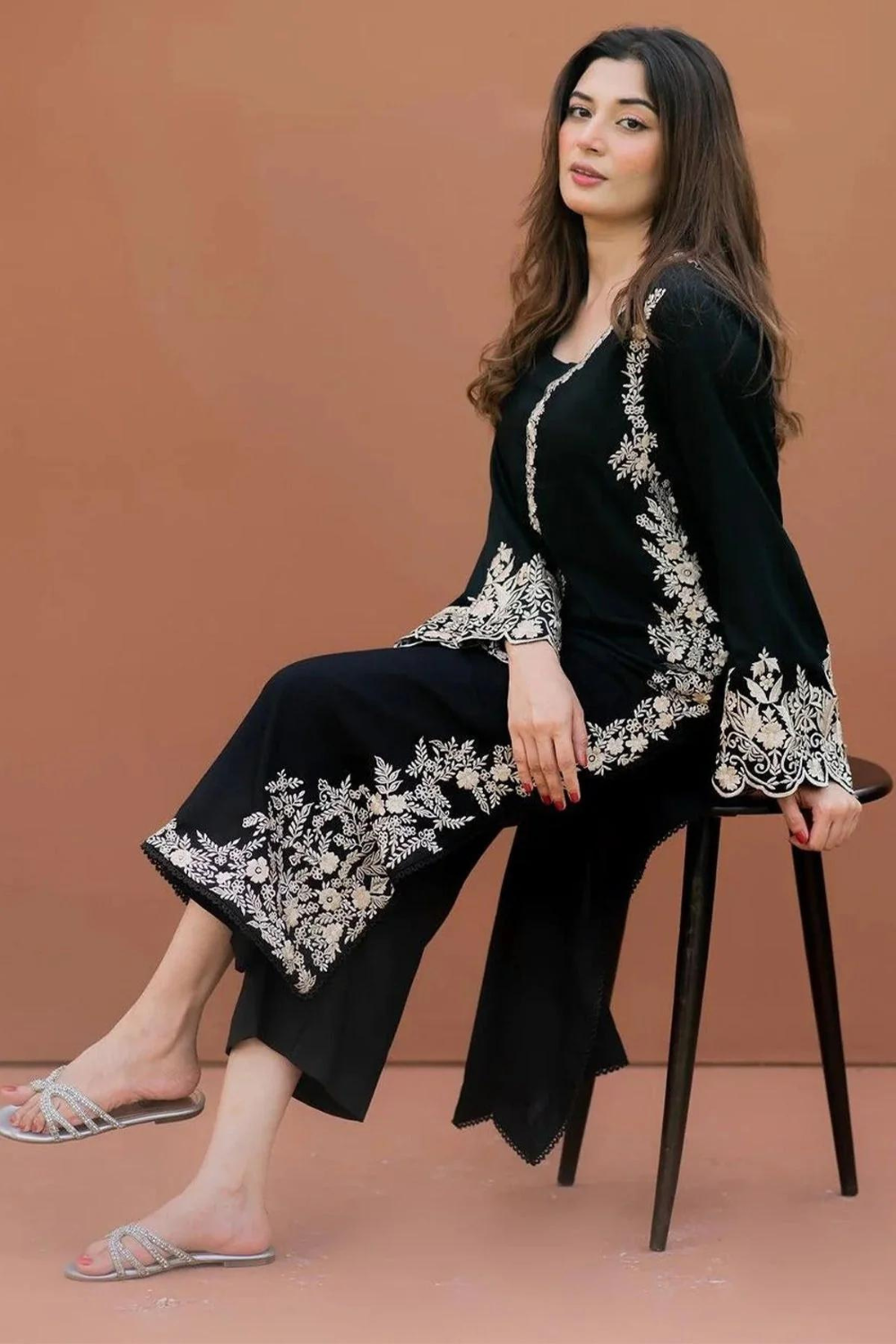 2PC LAWN EMBROIDERED Q487