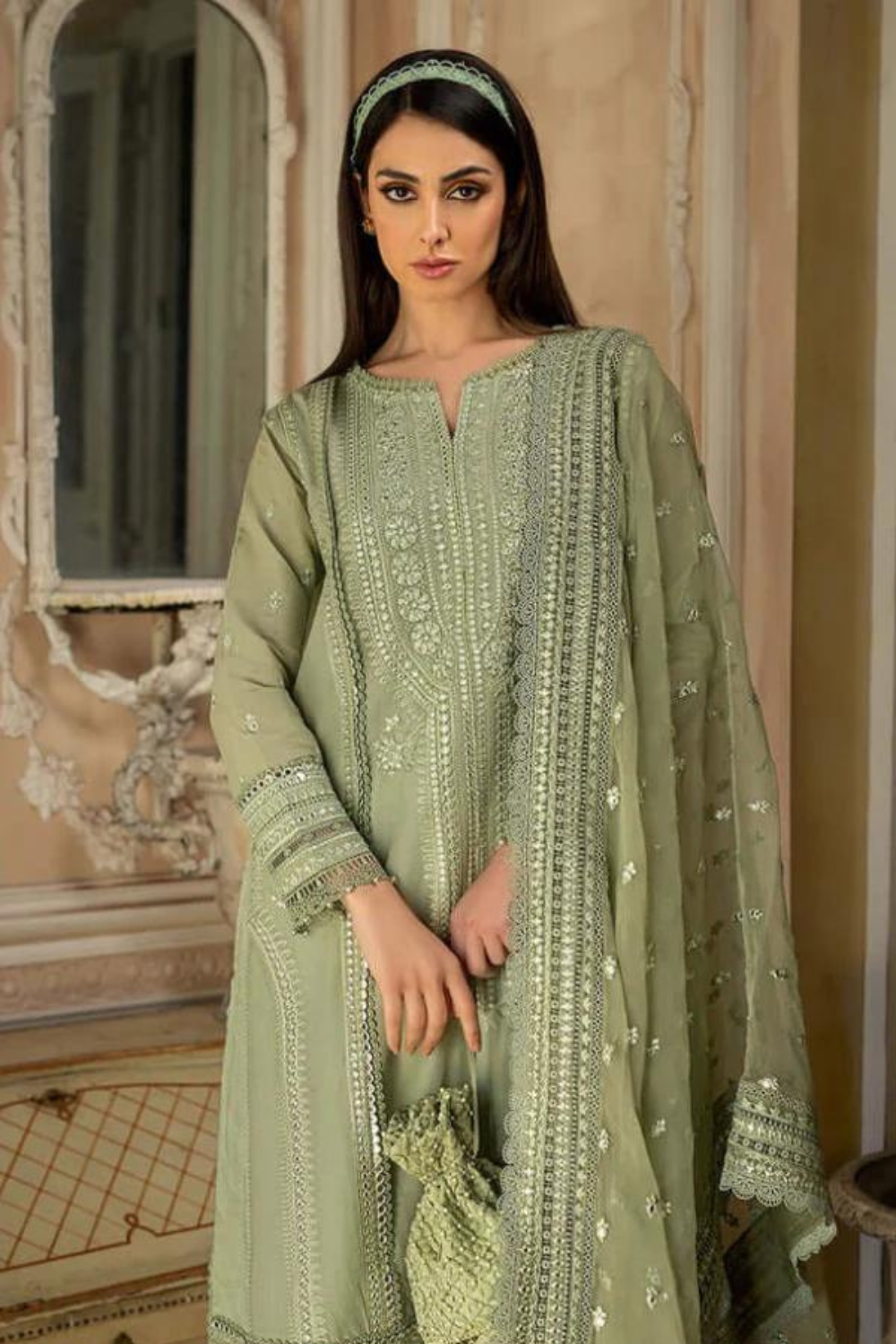 Sobia Nazir 3PC LAWN EMBROIDERED Q513