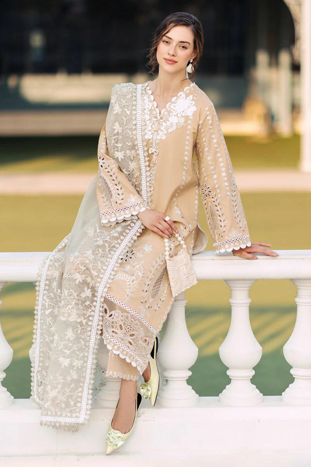 3PC Lawn Embroidered Q498