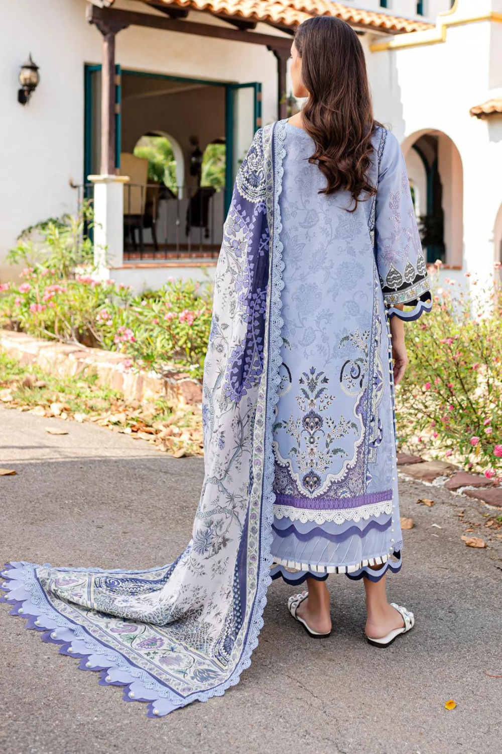 Lawn 3PC Embroidered Q490