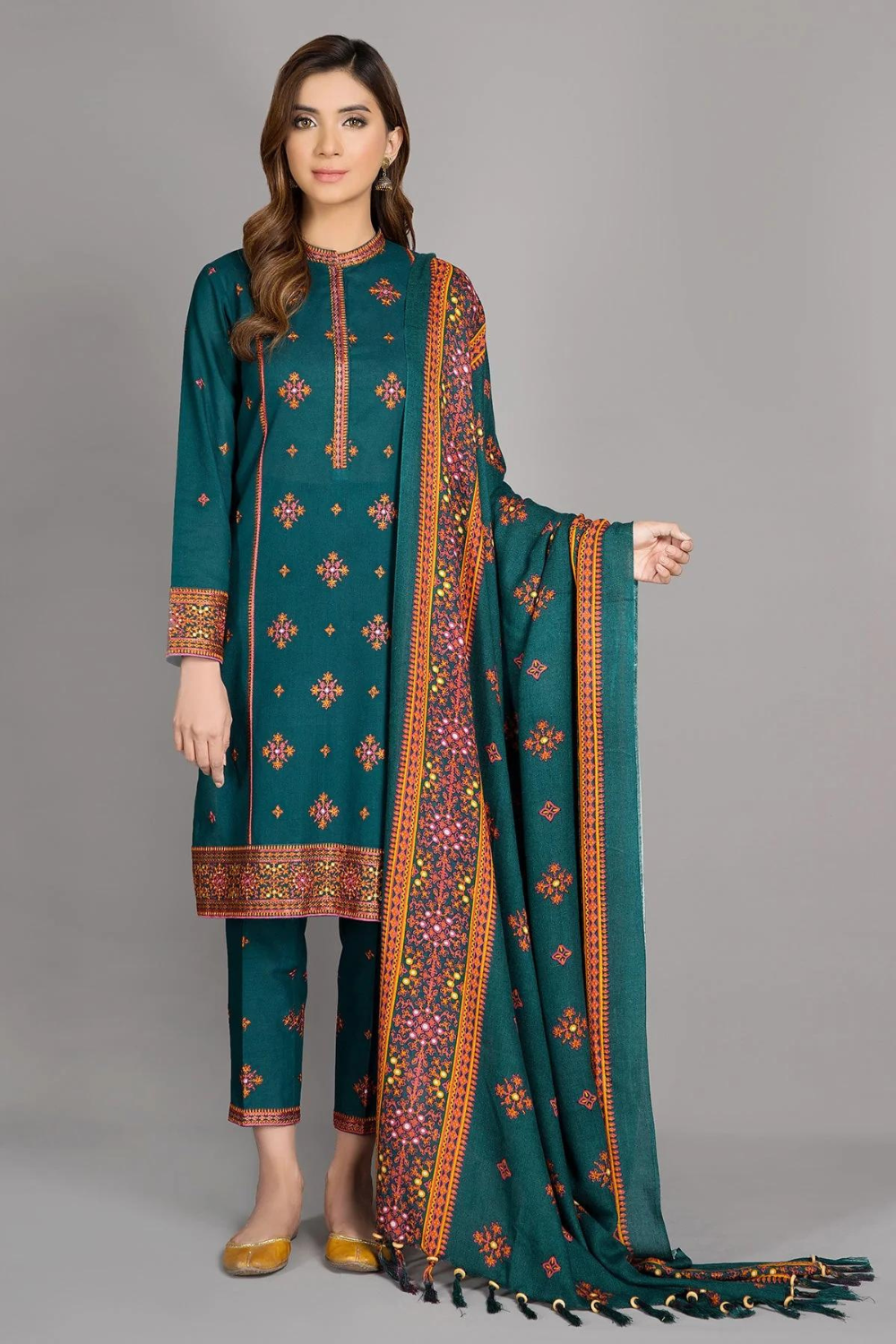 Lawn 3PC Embroidered Q250