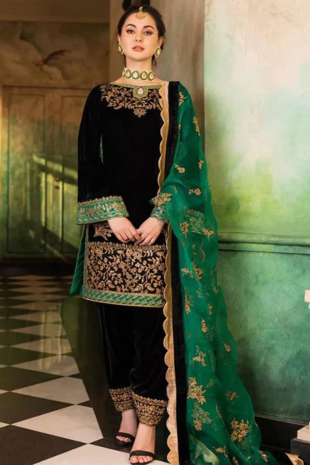 Zainab Chottani VELVET 3PC Embroidered Q0483