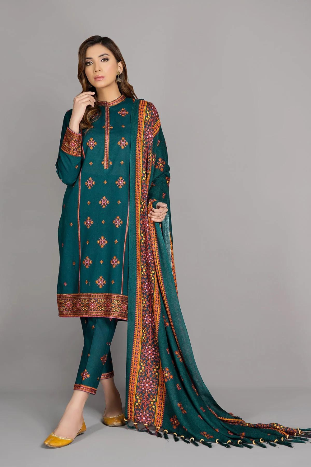 Lawn 3PC Embroidered Q250