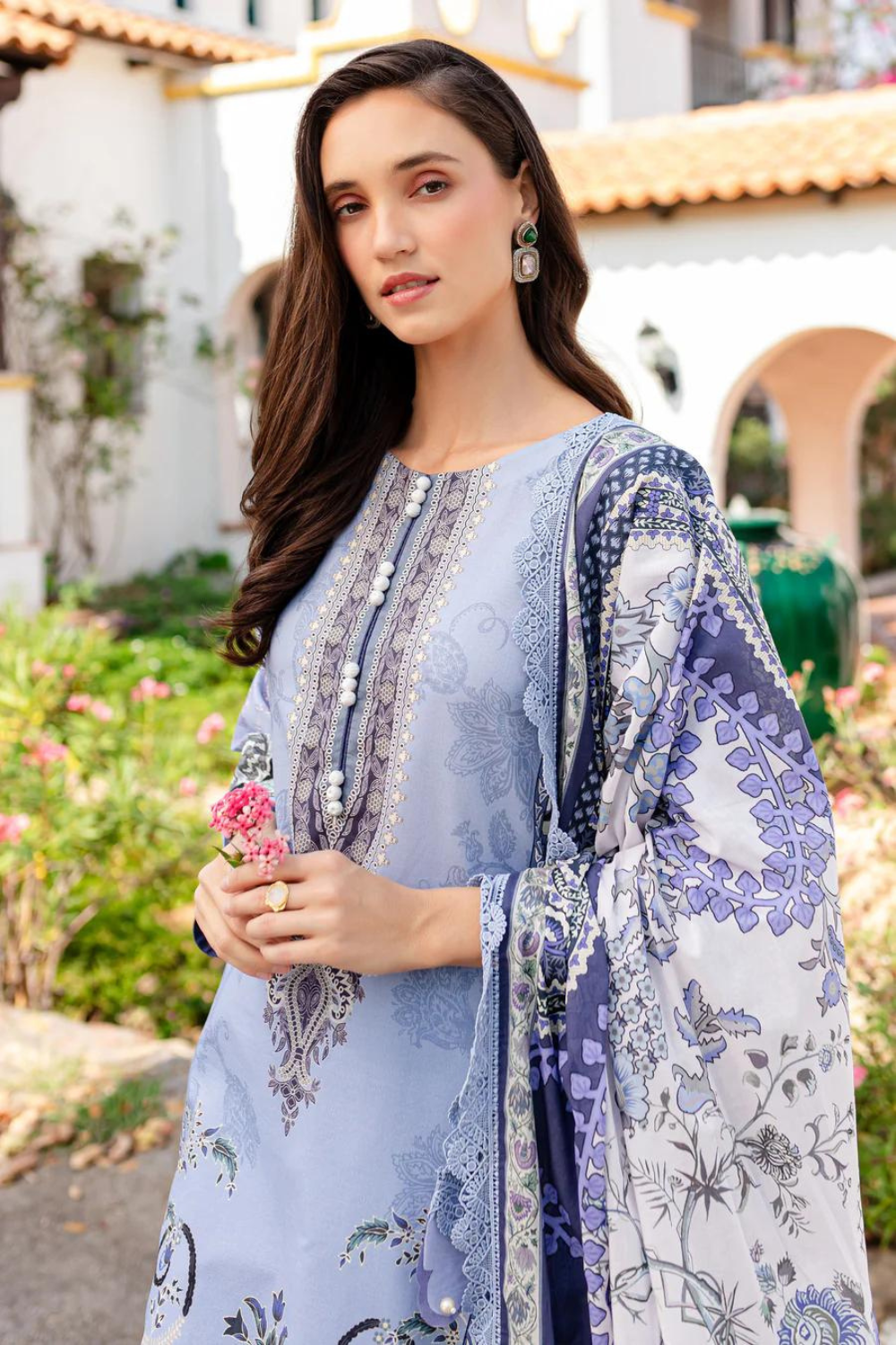 Lawn 3PC Embroidered Q490