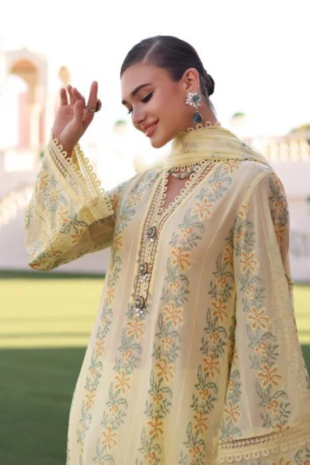 3PC LAWN EMBROIDERED Q616