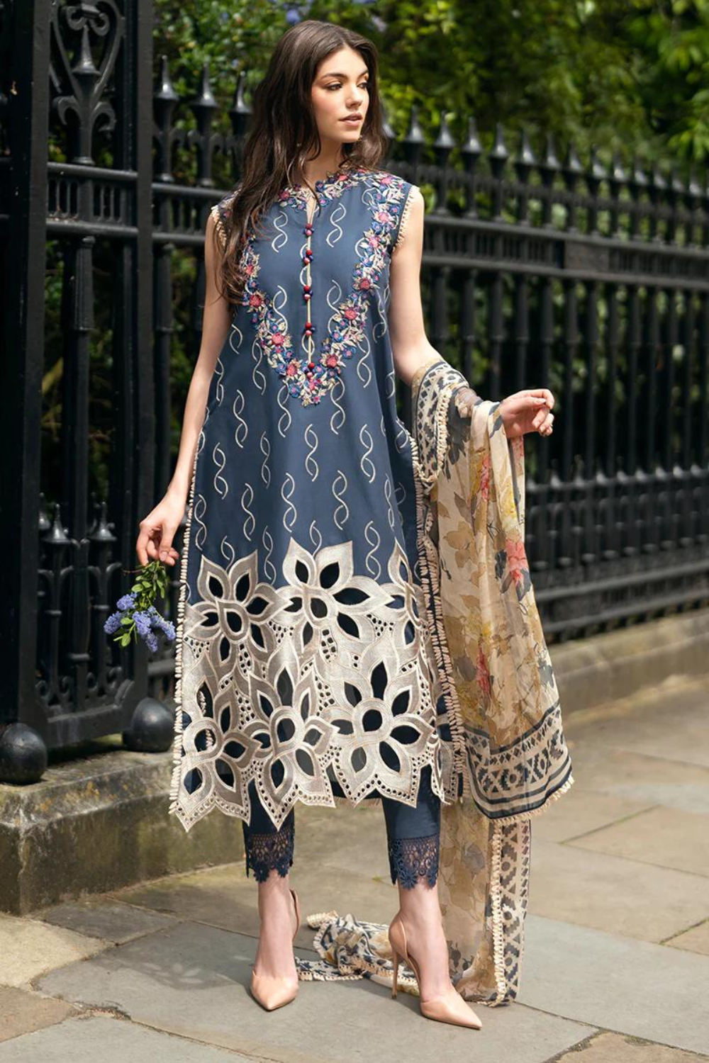 3pc lawn Embroidered Q612