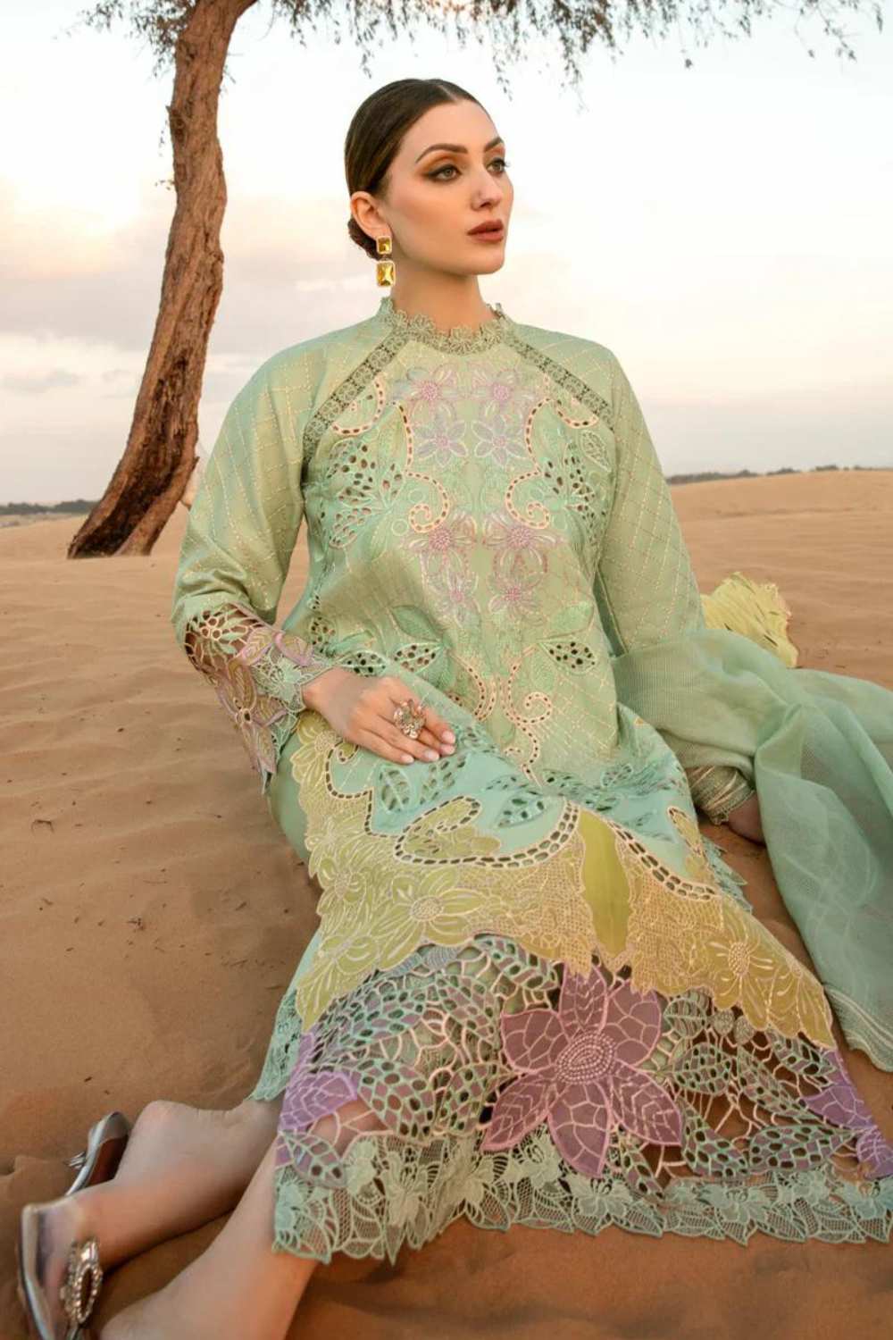 Rang Rasiya 3PC Lawn Embroidered Q658