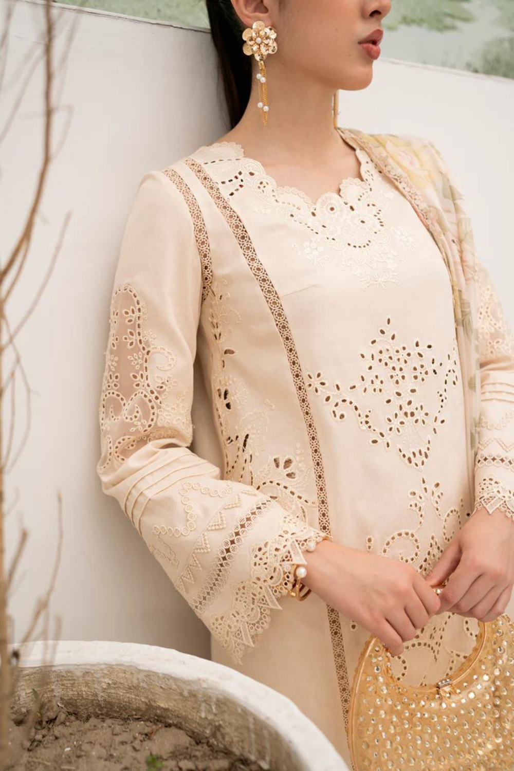 3PC Lawn Embroidered Q636