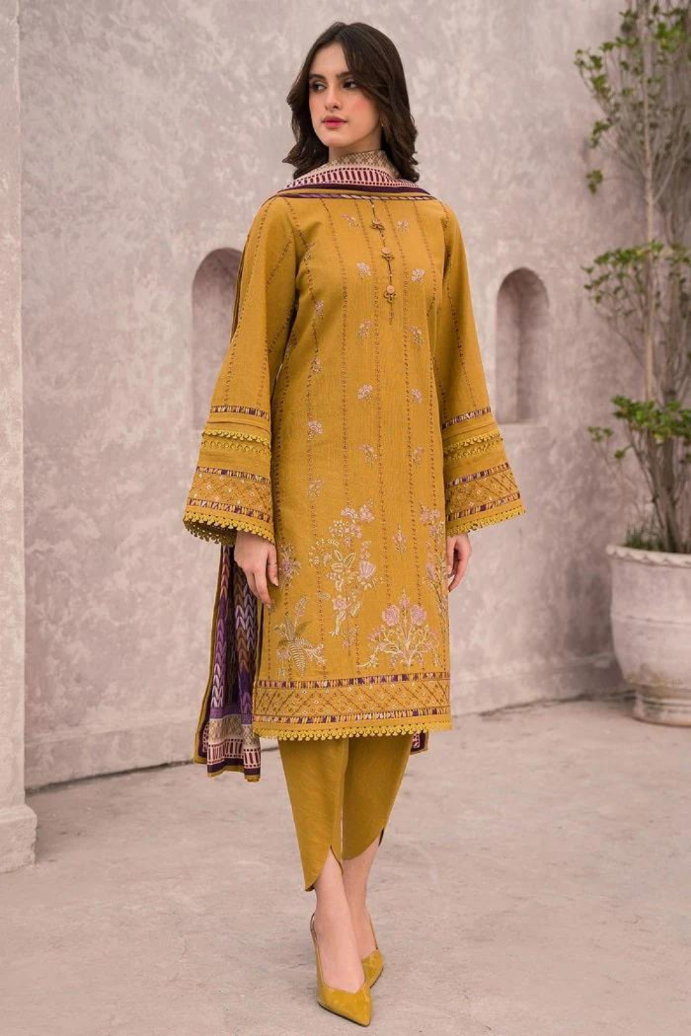 3PC Lawn Embroidered Q637