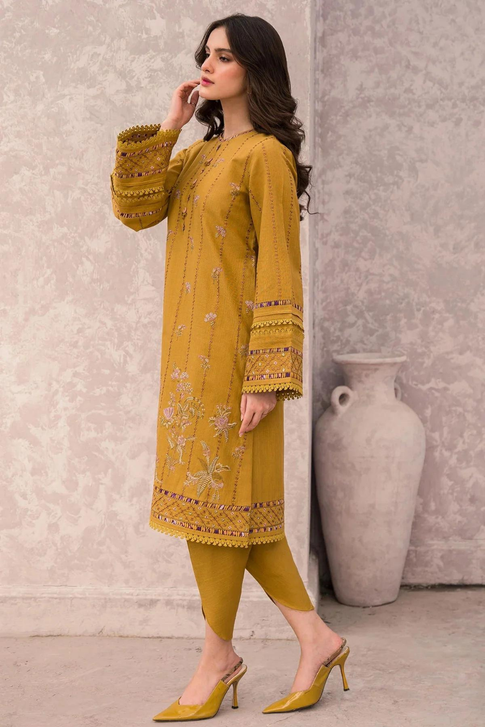 3PC Lawn Embroidered Q637