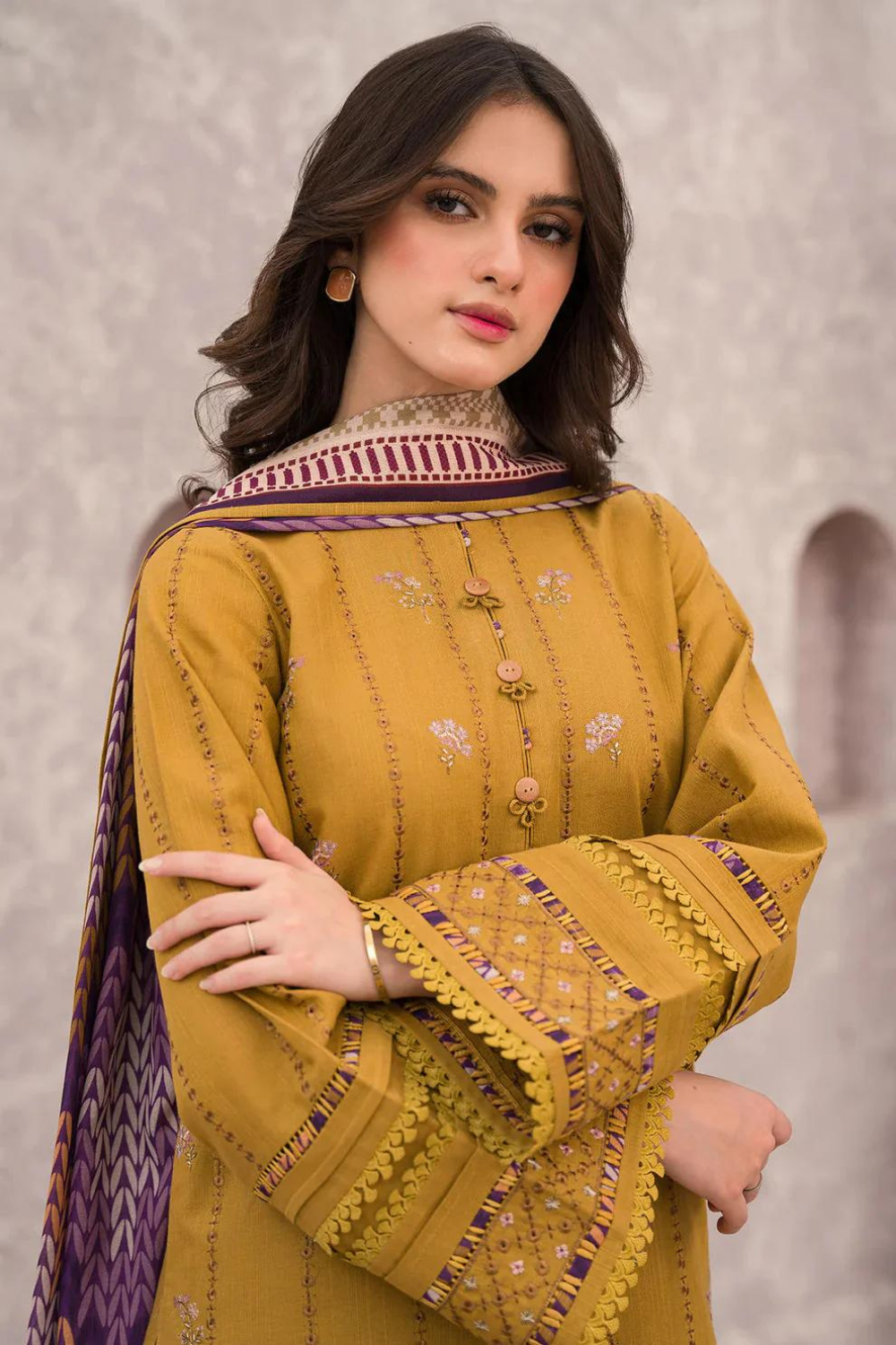 3PC Lawn Embroidered Q637