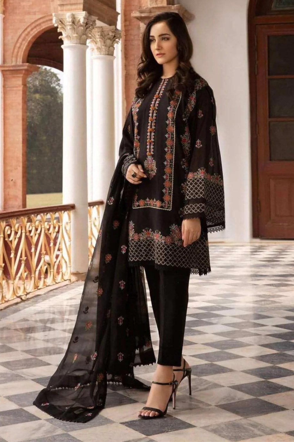 Lawn 3PC Embroidered Q269