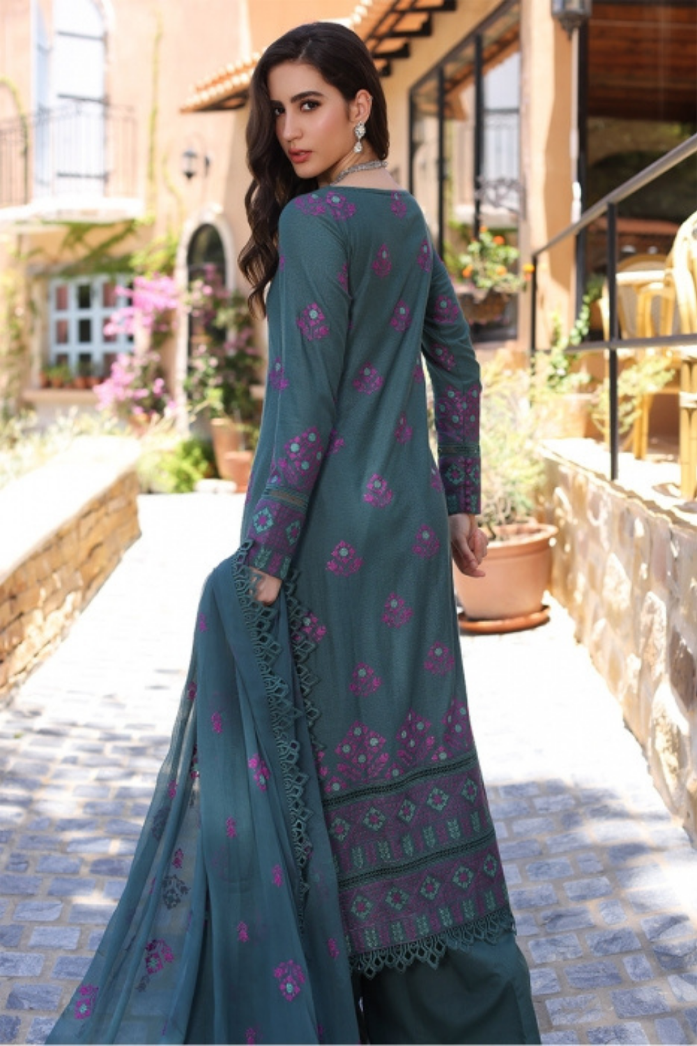 3PC Lawn Embroidered Q412