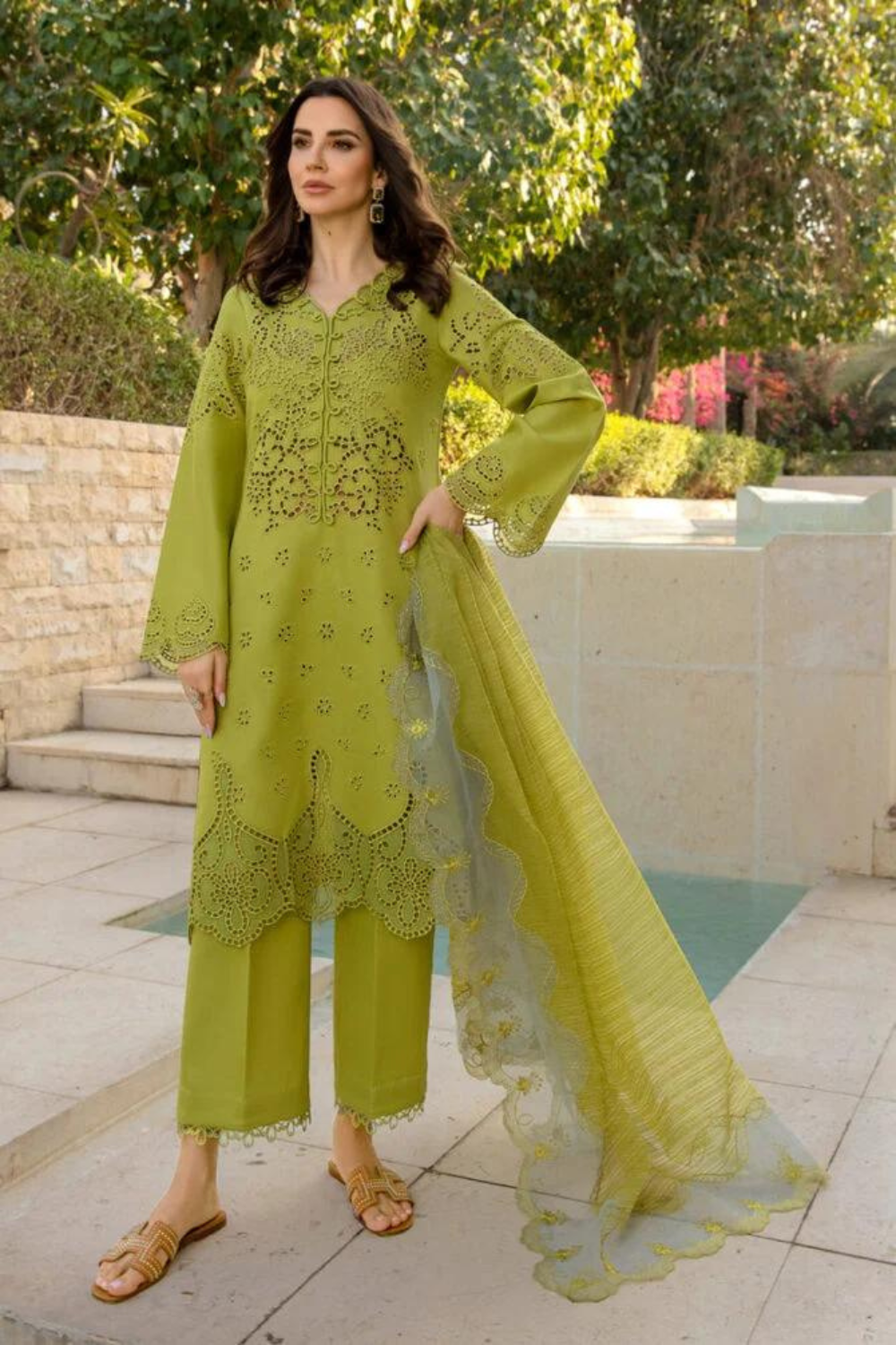 3PC Lawn Embroidered Q389