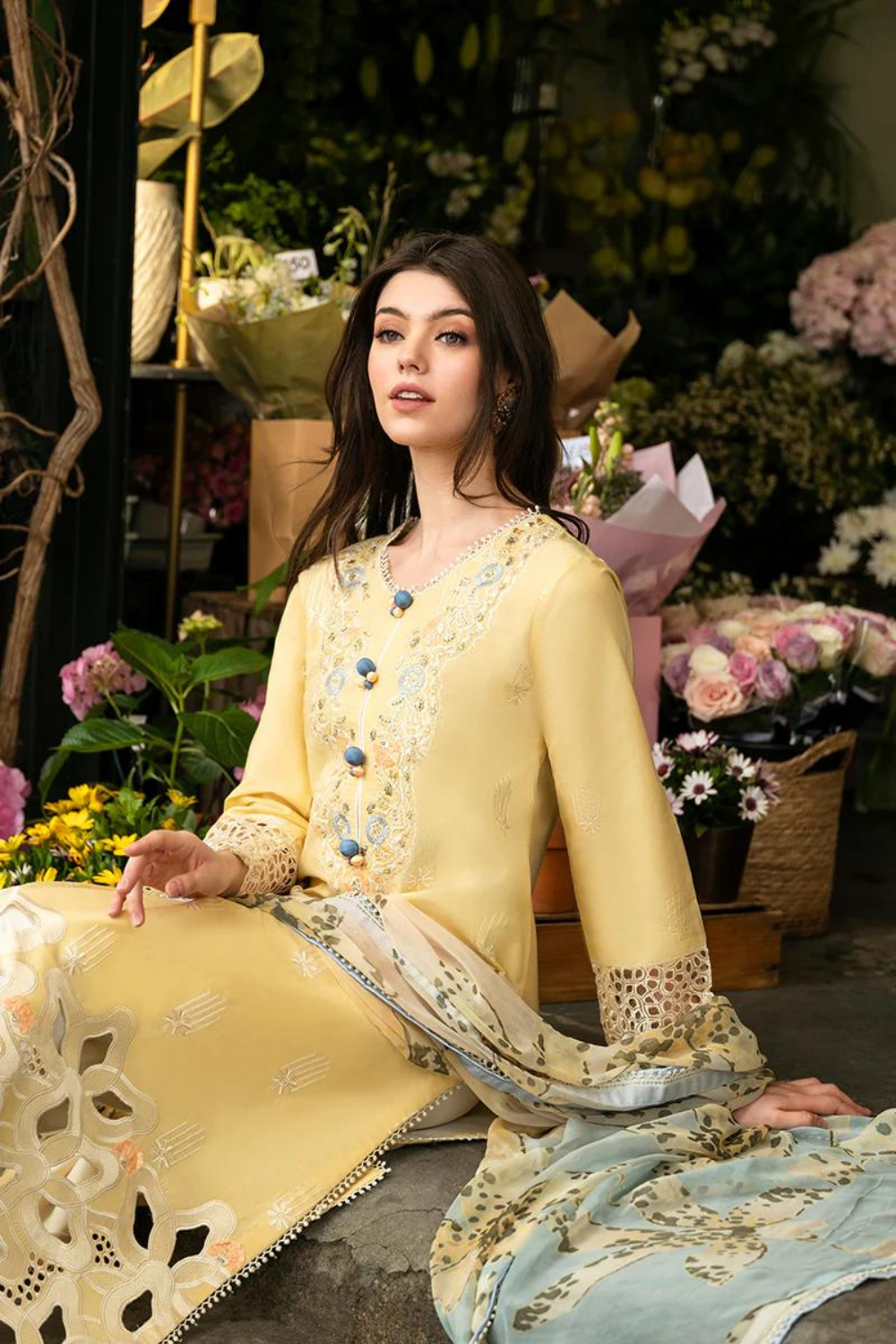 3pc lawn Embroidered Q613