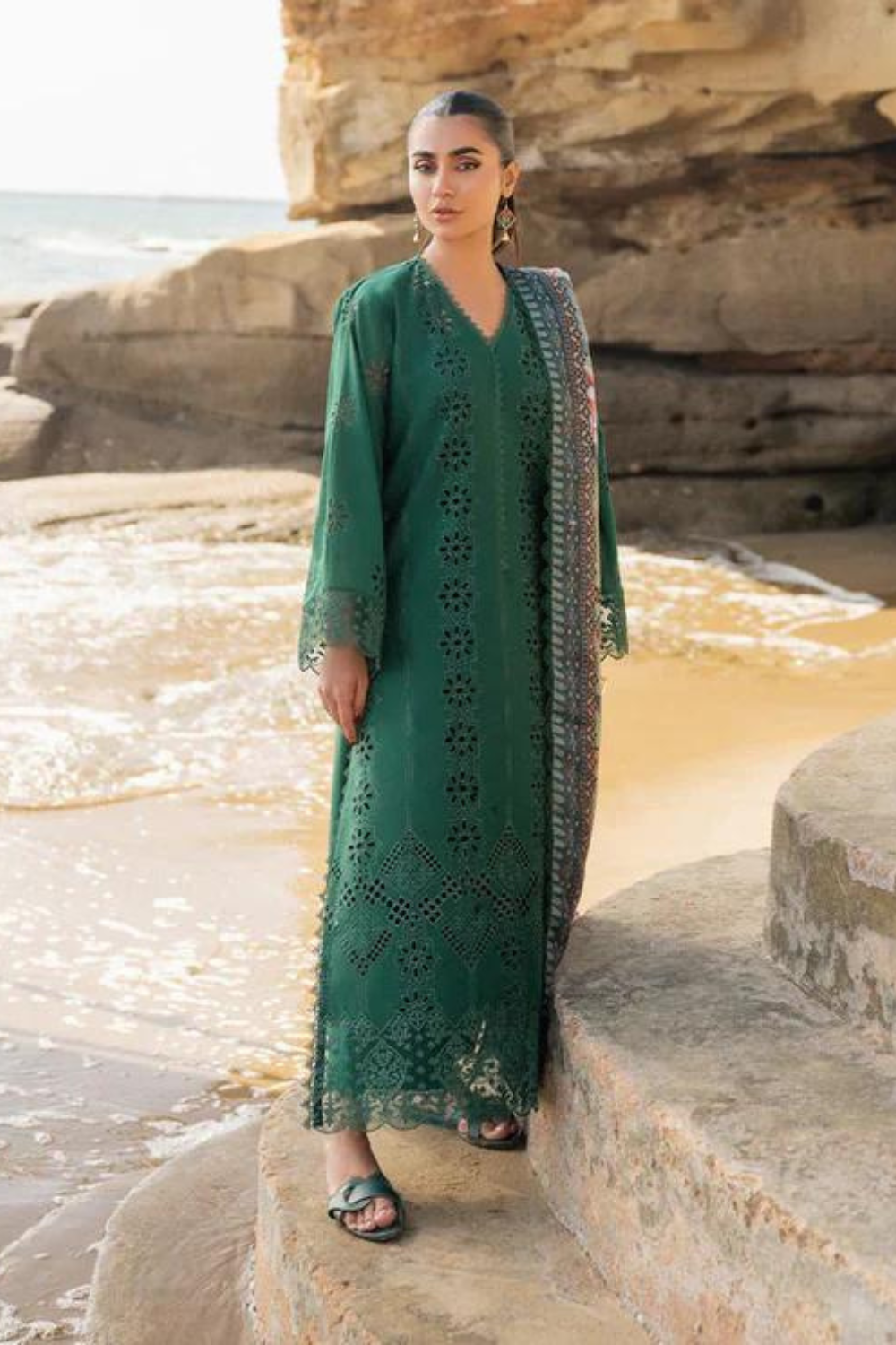 3PC LAWN EMBROIDERED Q481