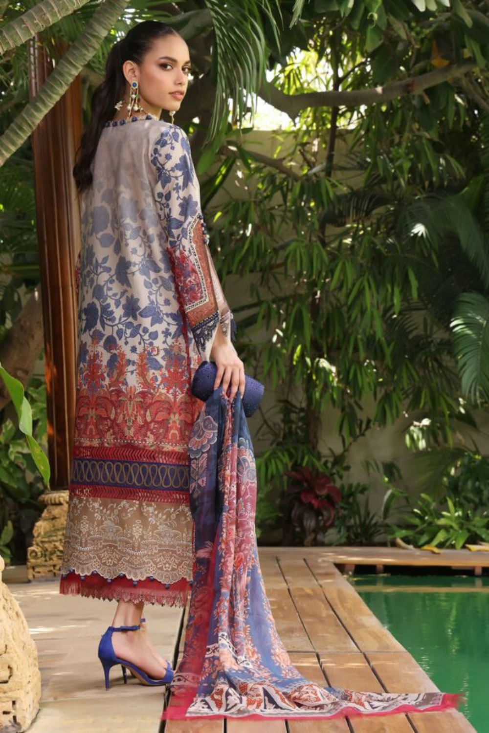 Lawn 3PC Embroidered Q492