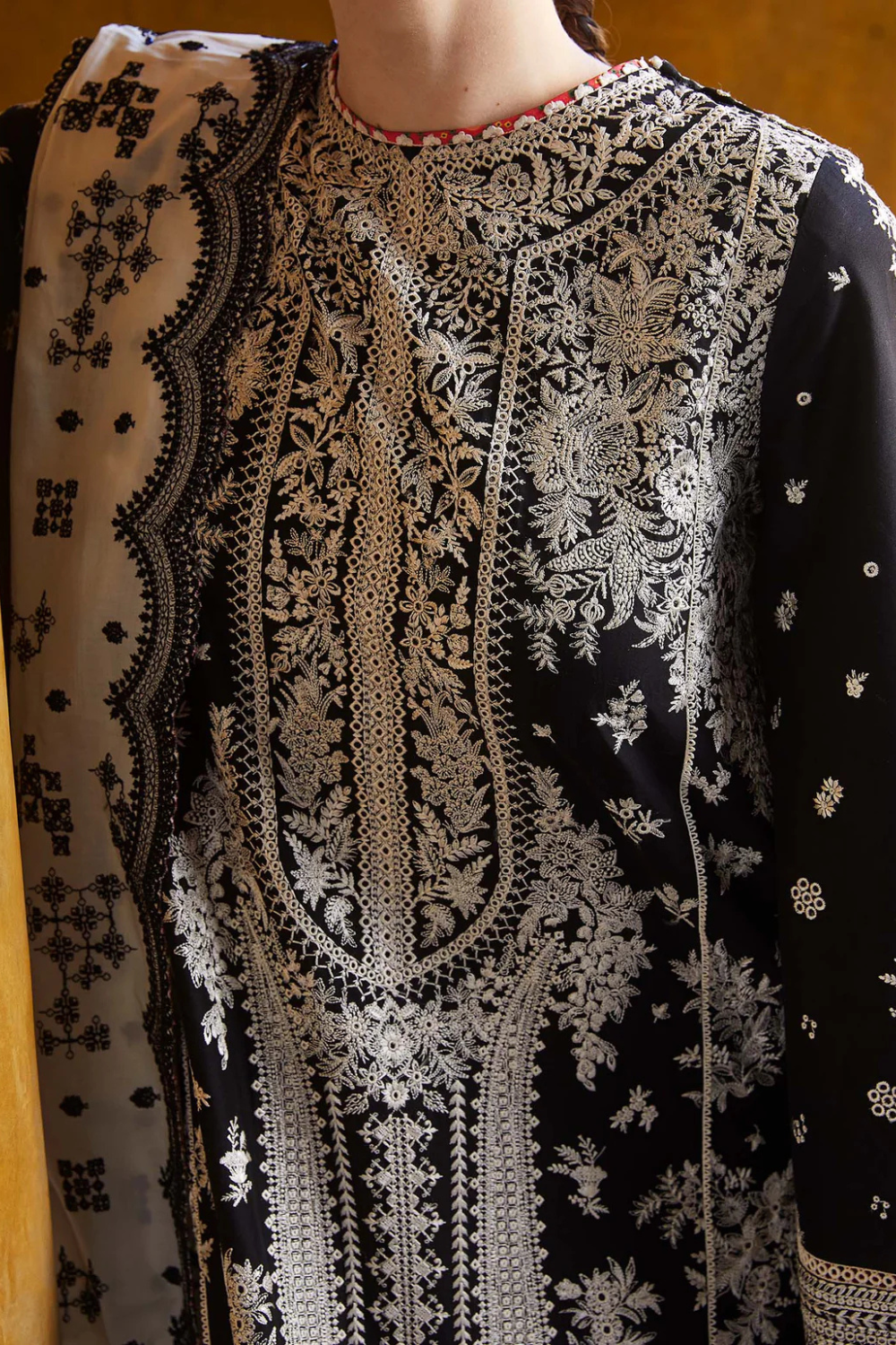 Hussain Rehar 3Pcs Lawn Embroidered Q969