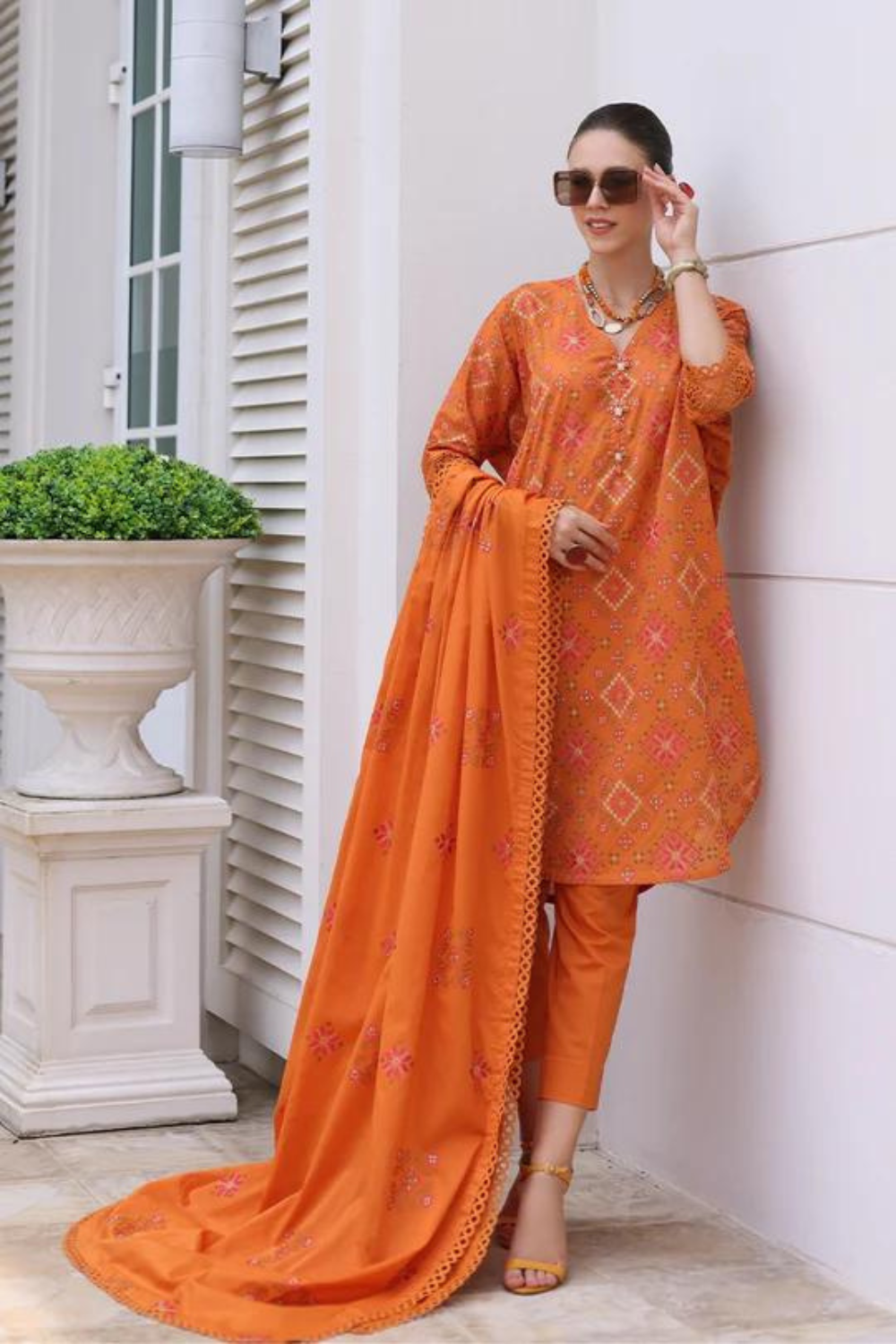 3PC LAWN EMBROIDERED Q615