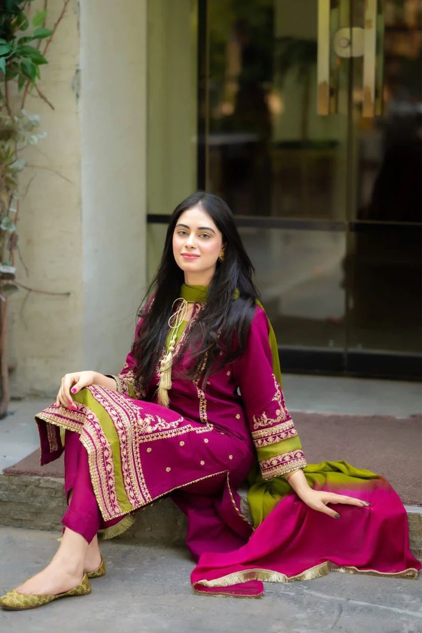 Omal By Komal Linen 3PC Embroidered With Chiffon Dye  Dupatta-1311