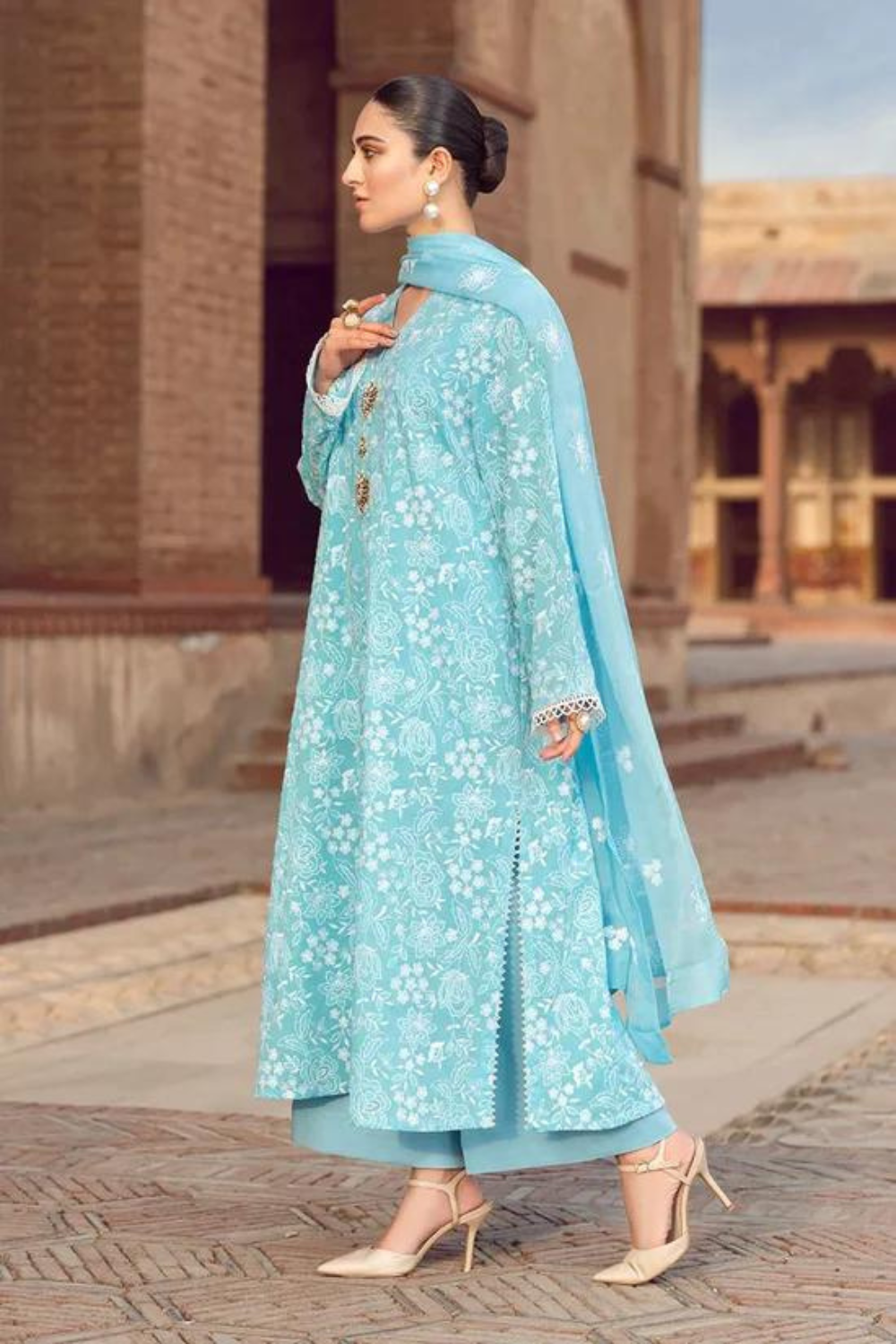 3PC LAWN EMBROIDERED Q185