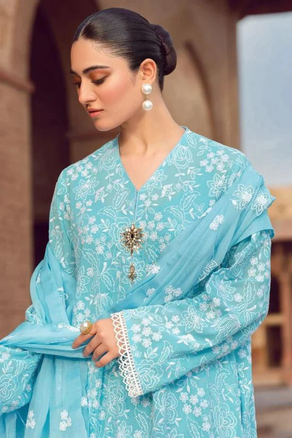 3PC LAWN EMBROIDERED Q185